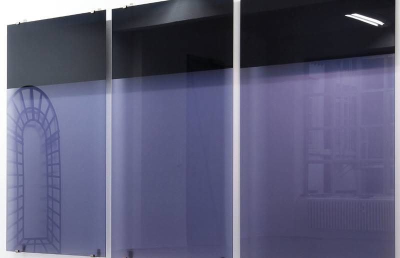 ZEUGEN, 2010 Glas, Triptychon Je 204x110 cm KULTUM depot Graz, aus: 1+1+1=1 Trinität (2011) / Tobias Trutwin