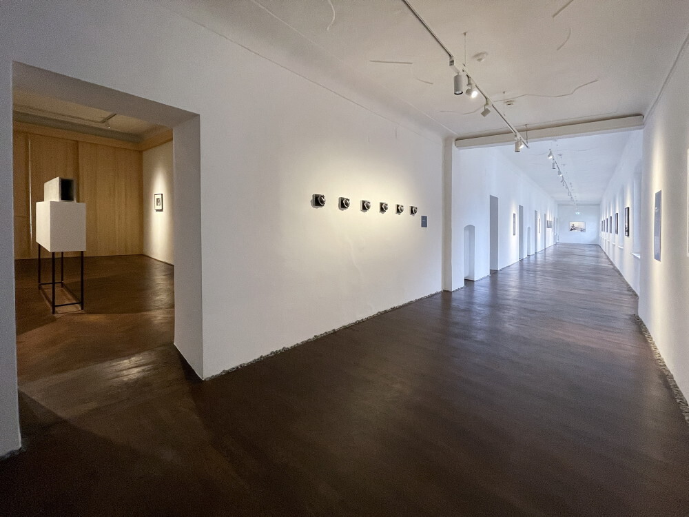 Foto: J. Rauchenberger Ausstellungsansicht: Zlatko Kopljar: AUSLÖSCHUNG | ERASION. KULTUMUSEUM Graz, 27. Sept. 2024 – 12. Jan. 2025
Kurator: Johannes Rauchenberger